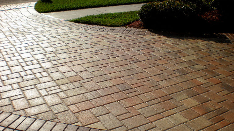 Power Washing Concrete Driveways, Sidewalks, Patios In Louisville, Ky